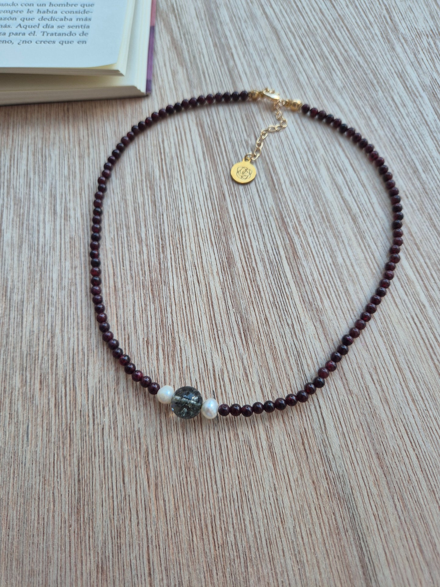 Choker granate y cuarzo musgozo