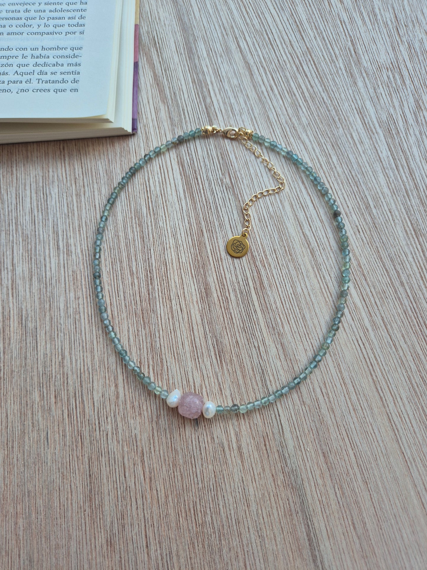 Choker apatito con cuarzo rosa y perla de rio