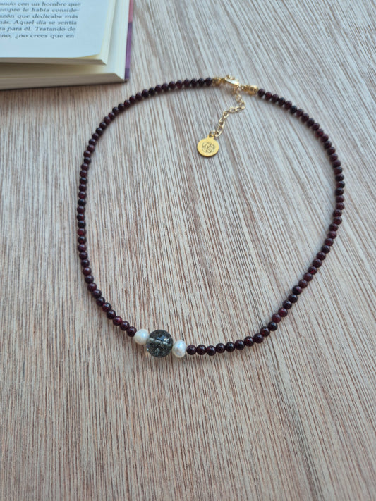 Choker granate y cuarzo musgozo